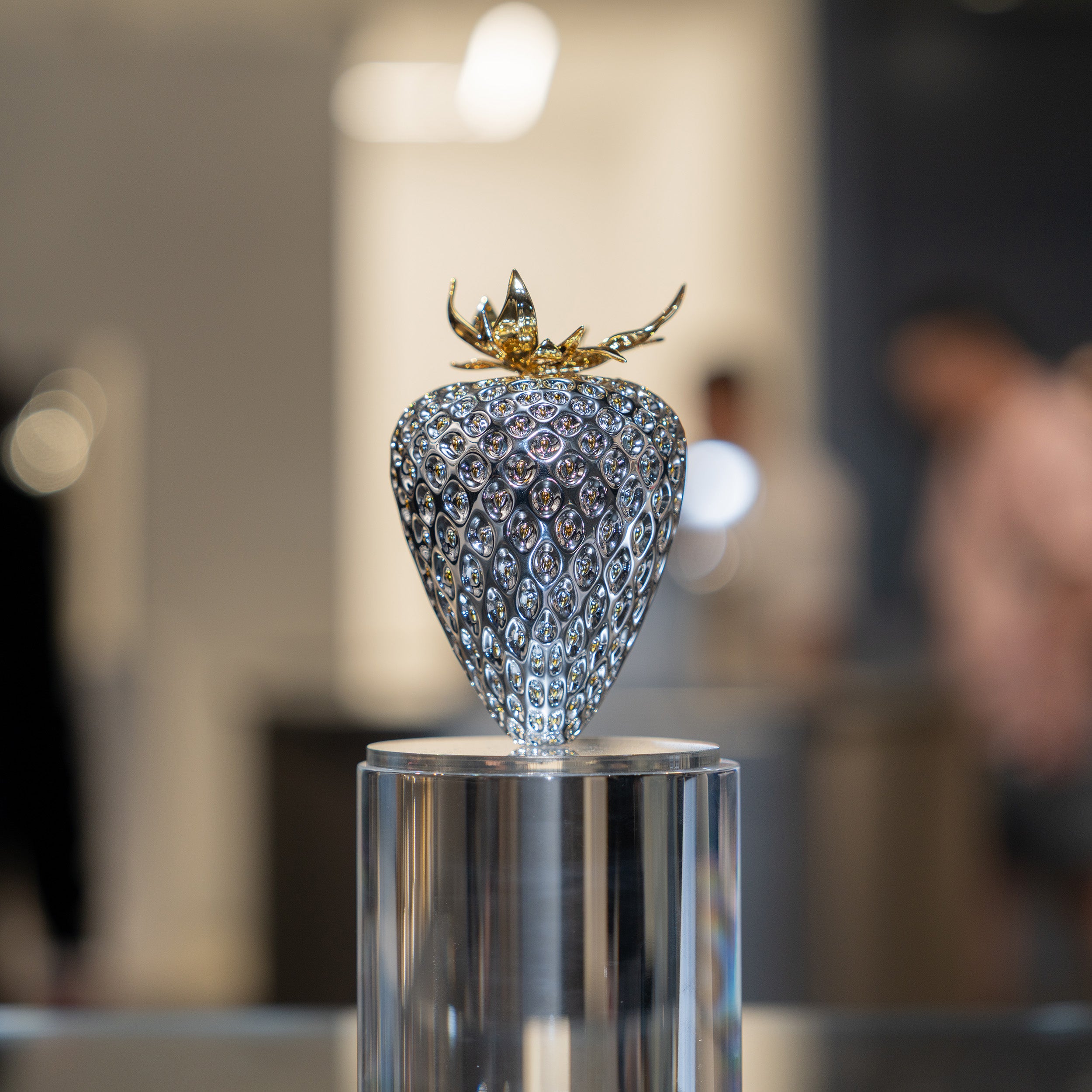 透明クリスタル 八面体置物　924g ミナスブラジル Crystal Strawberries Silver – NANZUKA Online Store